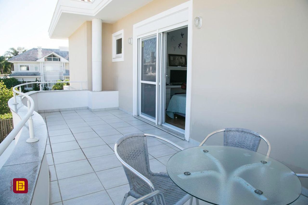 Casa com 436m², 9 quartos (sendo 4 suítes), 4 garagens, no bairro Jurerê Internacional em Florianópolis