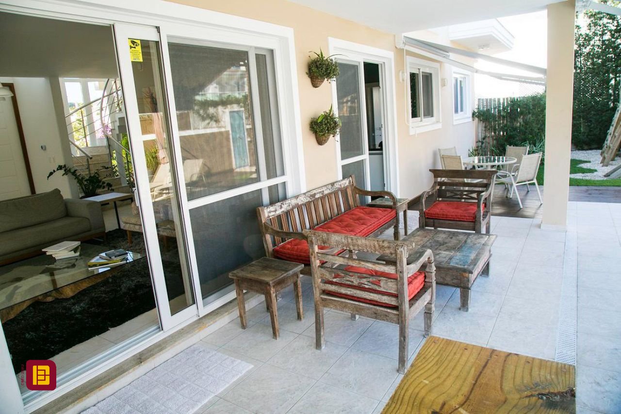 Casa com 436m², 9 quartos (sendo 4 suítes), 4 garagens, no bairro Jurerê Internacional em Florianópolis