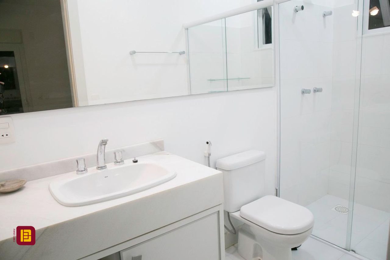 Casa com 436m², 9 quartos (sendo 4 suítes), 4 garagens, no bairro Jurerê Internacional em Florianópolis