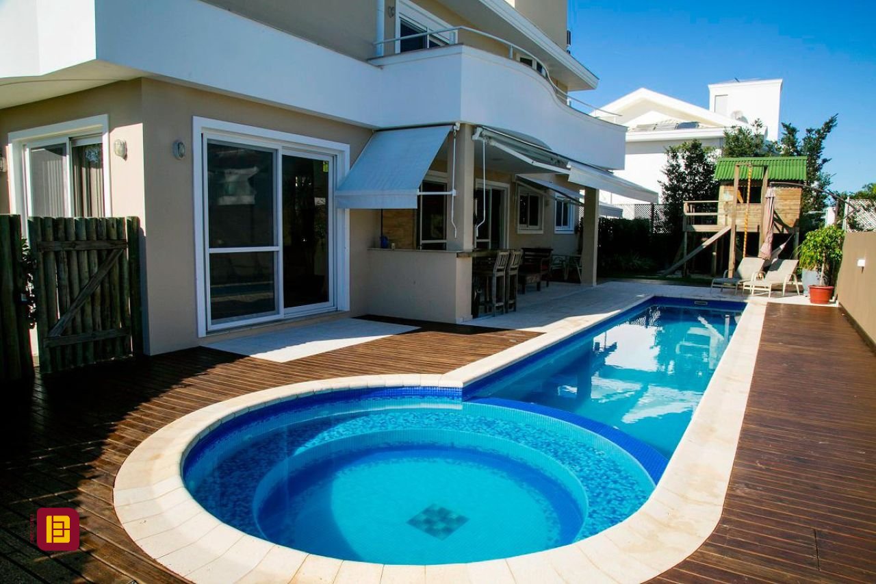 Casa com 436m², 9 quartos (sendo 4 suítes), 4 garagens, no bairro Jurerê Internacional em Florianópolis