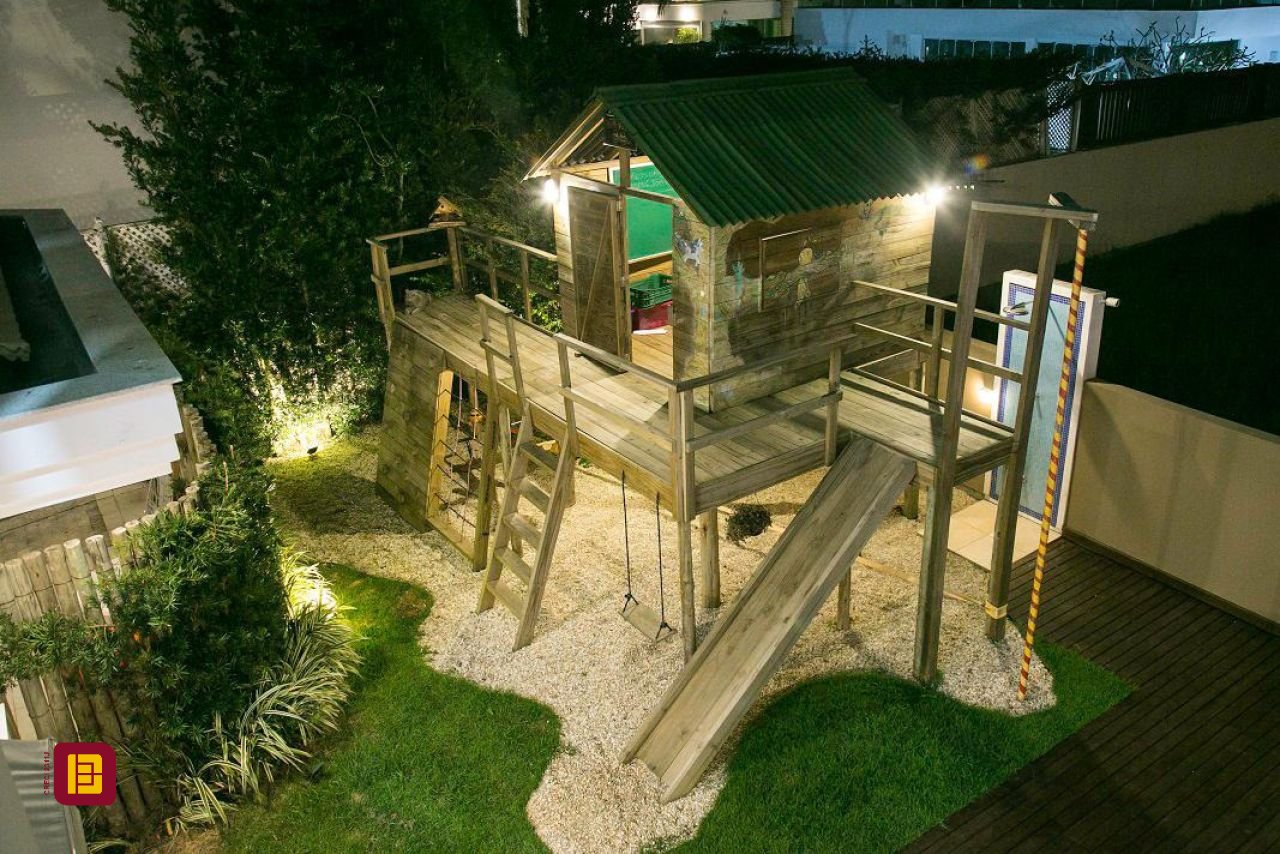 Casa com 436m², 9 quartos (sendo 4 suítes), 4 garagens, no bairro Jurerê Internacional em Florianópolis