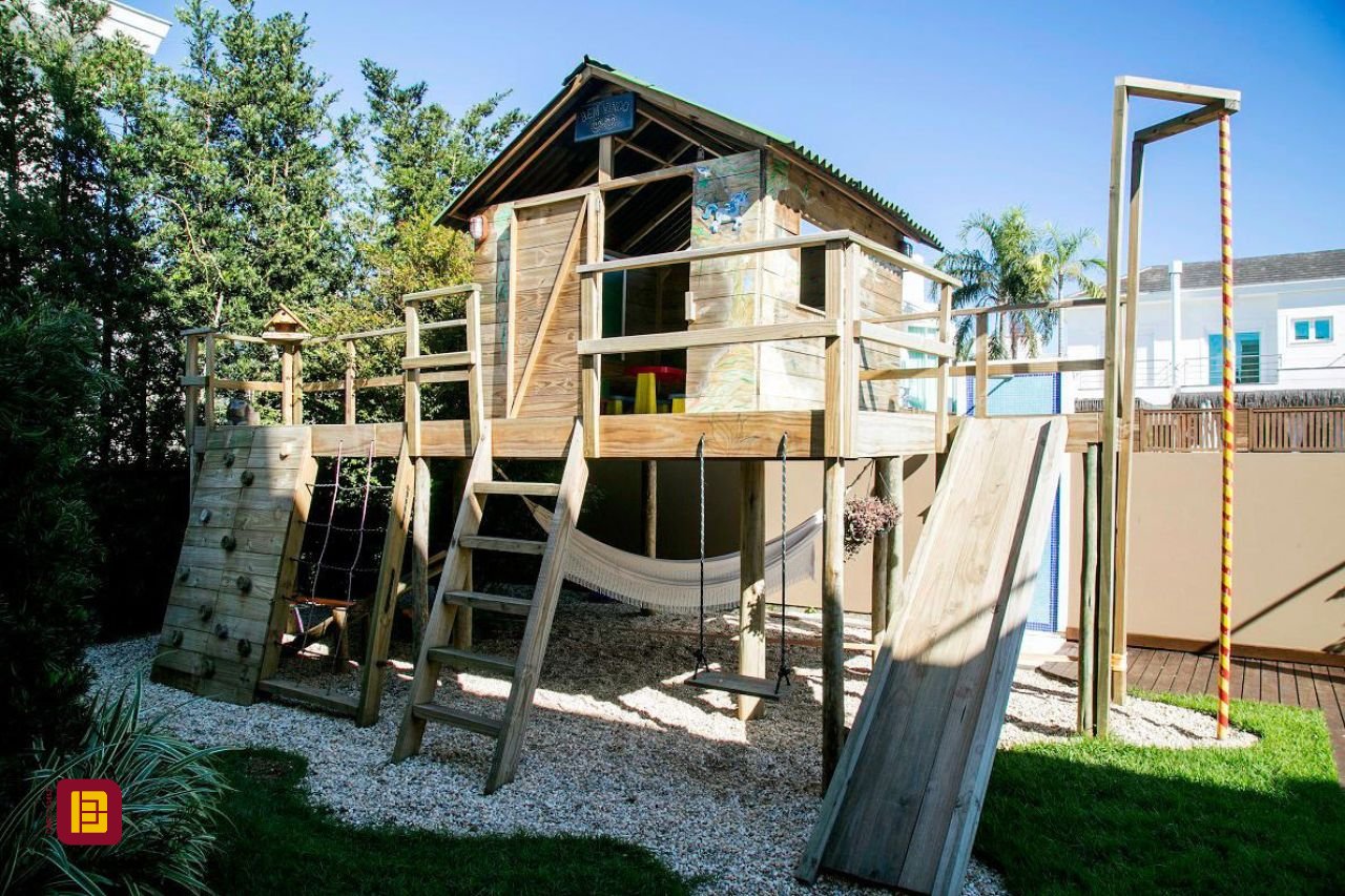 Casa com 436m², 9 quartos (sendo 4 suítes), 4 garagens, no bairro Jurerê Internacional em Florianópolis