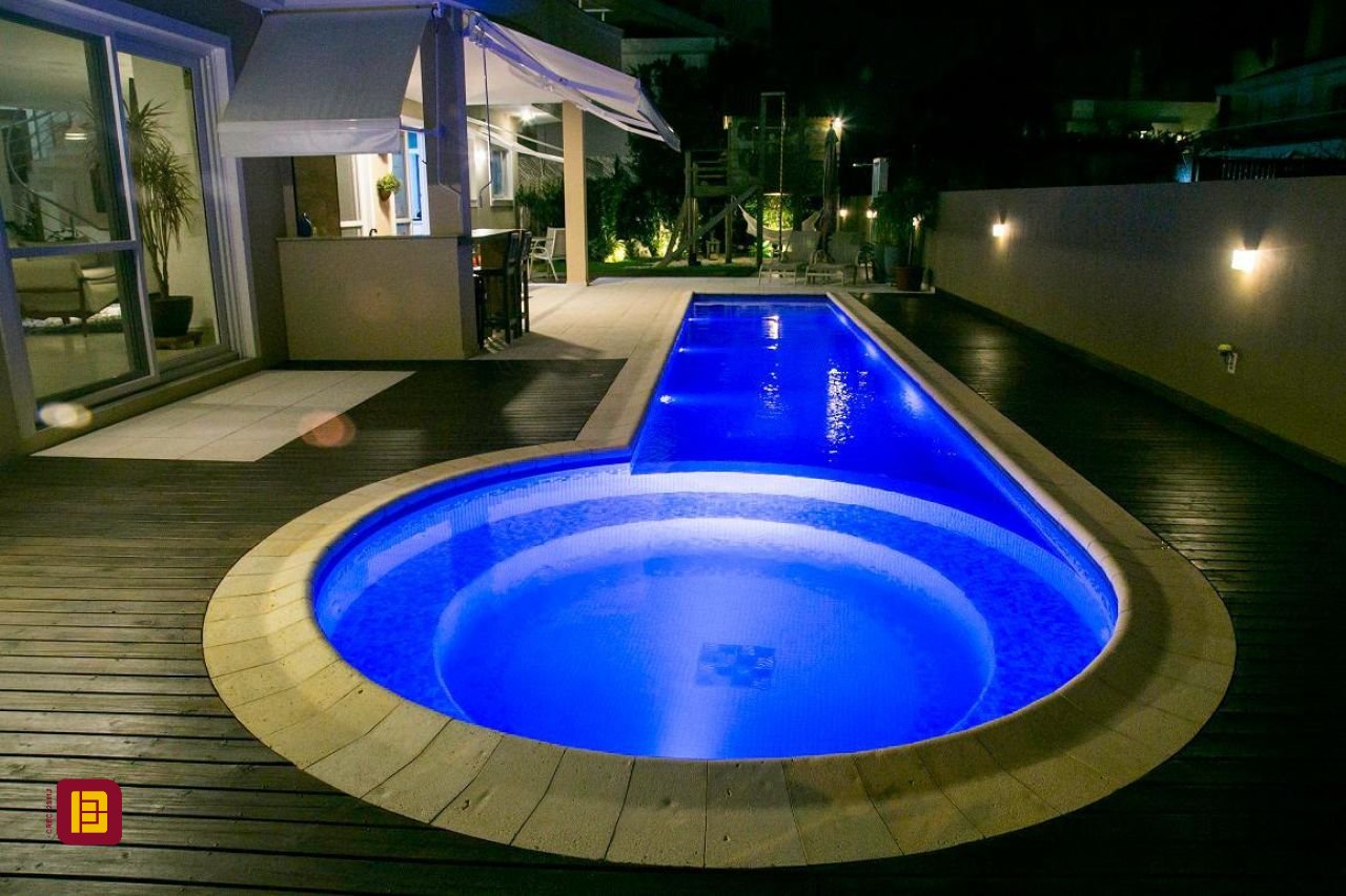 Casa com 436m², 9 quartos (sendo 4 suítes), 4 garagens, no bairro Jurerê Internacional em Florianópolis