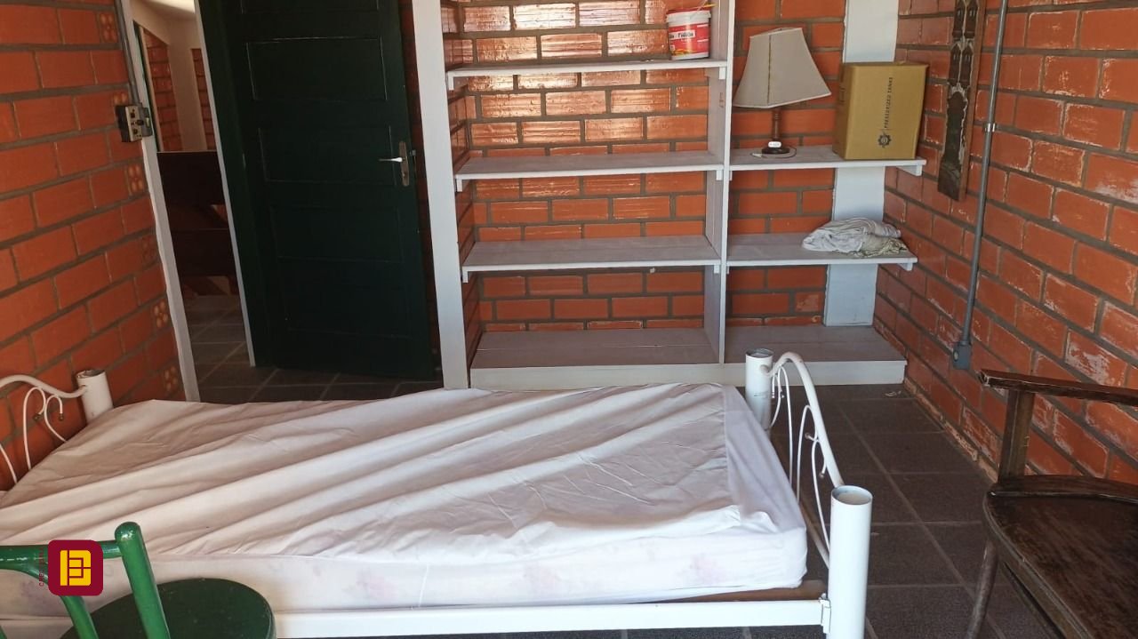 Casa com 327m², 5 quartos, 3 garagens, no bairro Ingleses do Rio Vermelho em Florianópolis