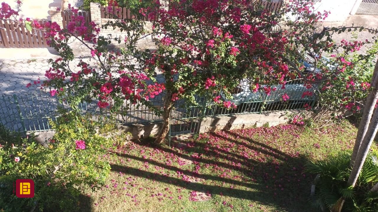 Casa com 327m², 5 quartos, 3 garagens, no bairro Ingleses do Rio Vermelho em Florianópolis