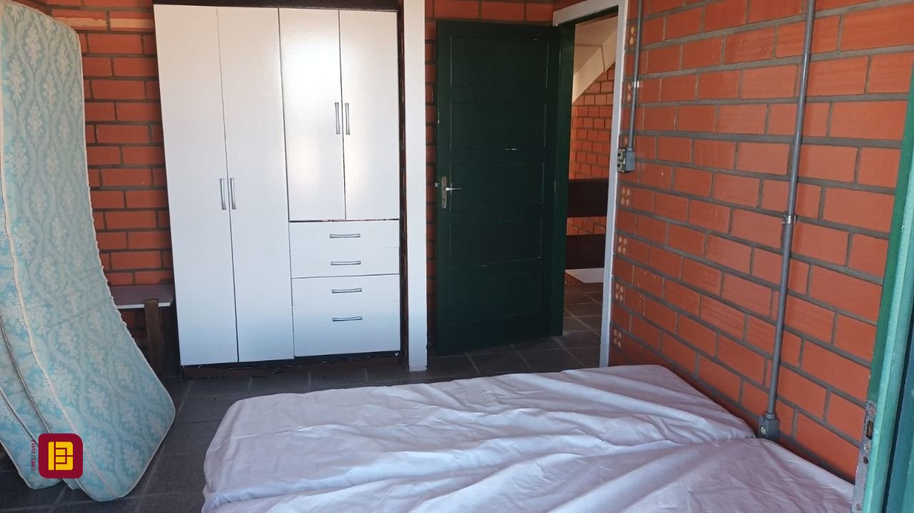 Casa com 327m², 5 quartos, 3 garagens, no bairro Ingleses do Rio Vermelho em Florianópolis