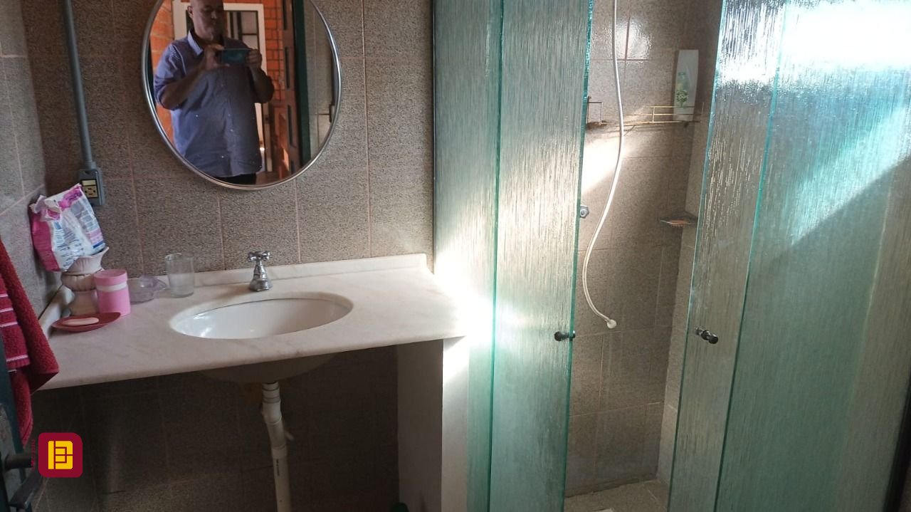 Casa com 327m², 5 quartos, 3 garagens, no bairro Ingleses do Rio Vermelho em Florianópolis