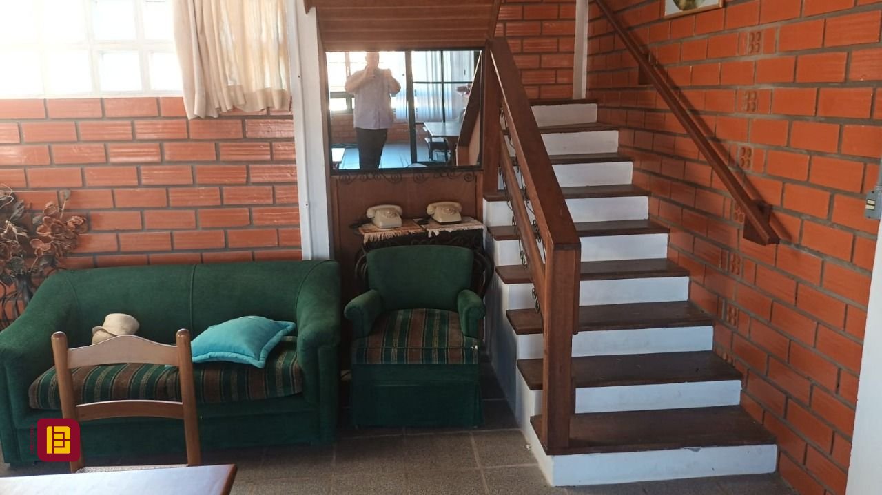 Casa com 327m², 5 quartos, 3 garagens, no bairro Ingleses do Rio Vermelho em Florianópolis