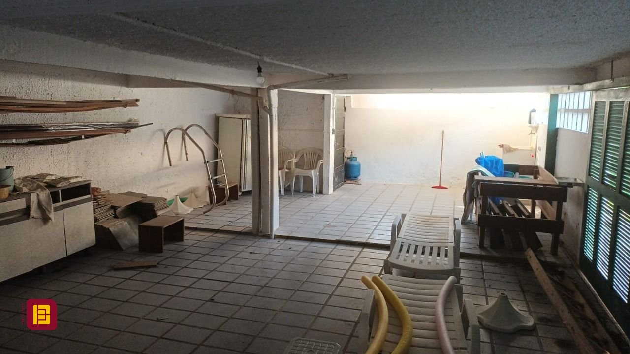 Casa com 327m², 5 quartos, 3 garagens, no bairro Ingleses do Rio Vermelho em Florianópolis