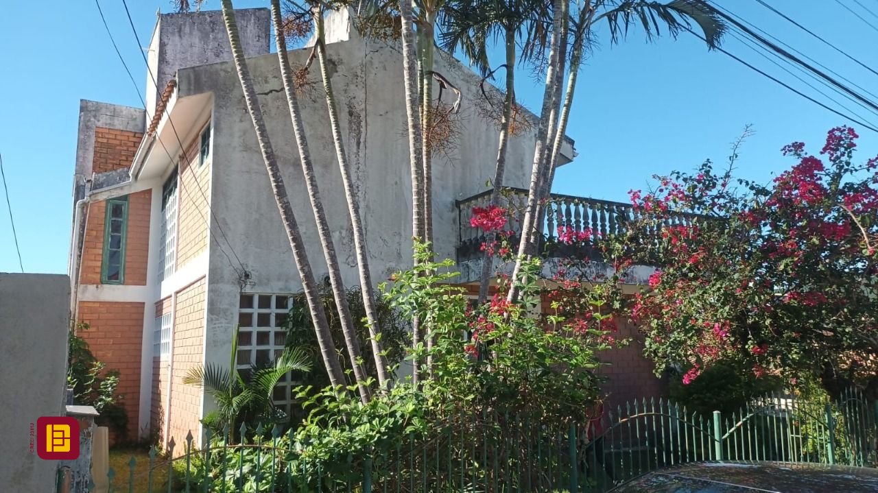 Casa com 327m², 5 quartos, 3 garagens, no bairro Ingleses do Rio Vermelho em Florianópolis