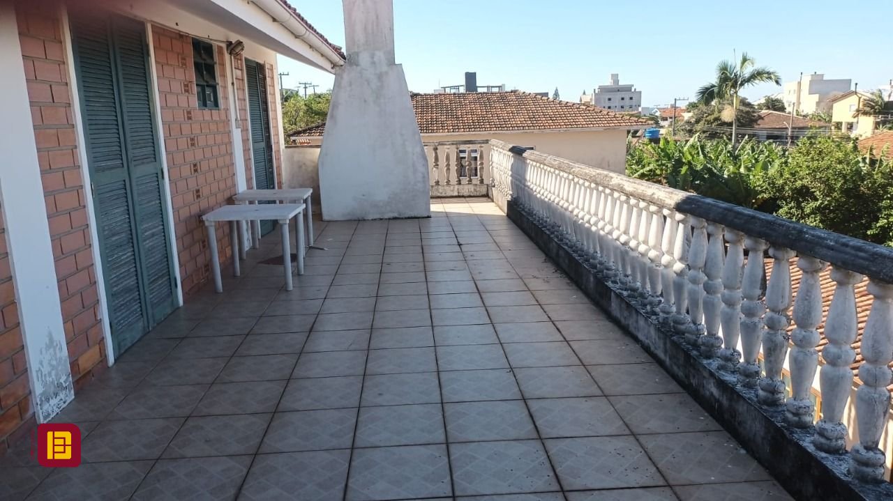 Casa com 327m², 5 quartos, 3 garagens, no bairro Ingleses do Rio Vermelho em Florianópolis
