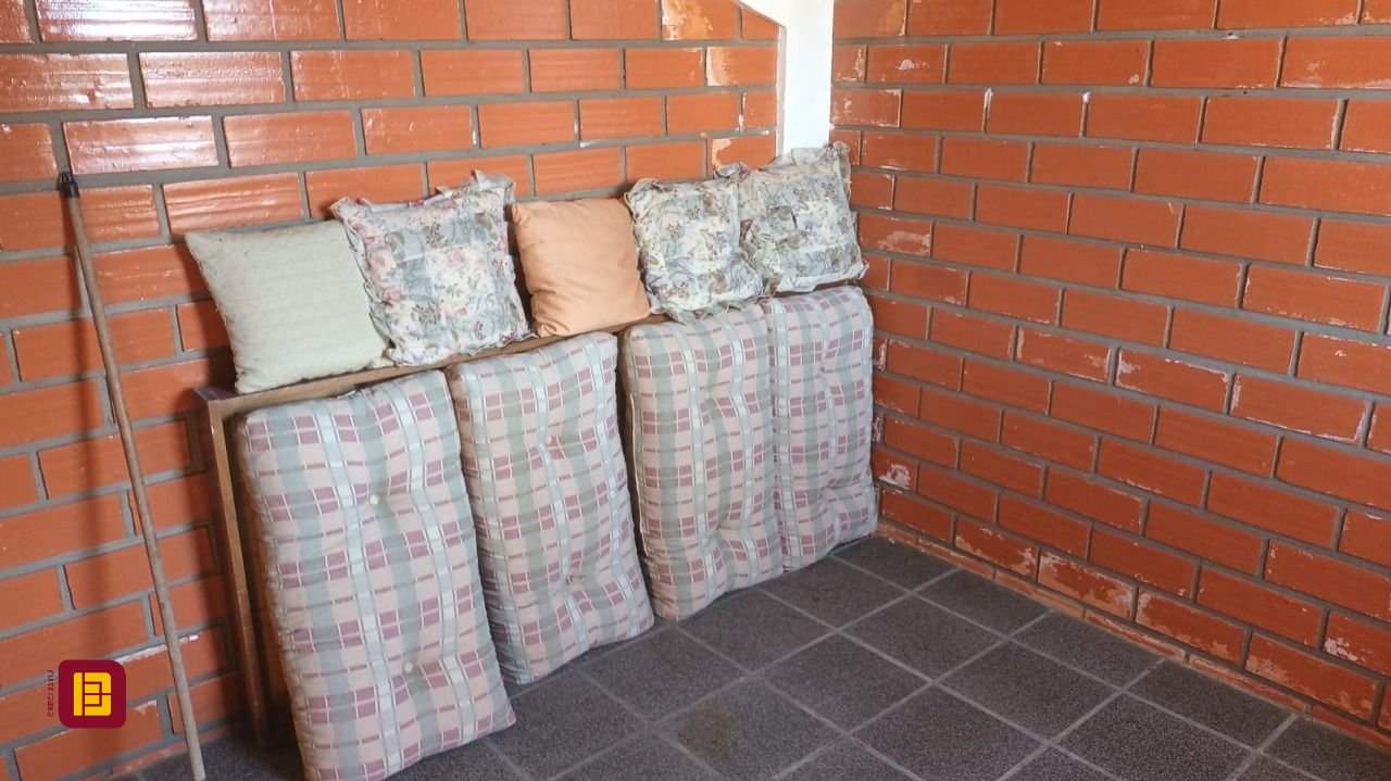Casa com 327m², 5 quartos, 3 garagens, no bairro Ingleses do Rio Vermelho em Florianópolis
