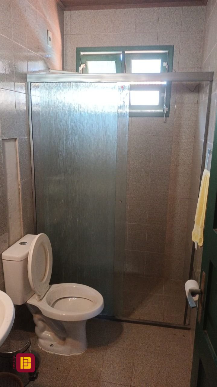 Casa com 327m², 5 quartos, 3 garagens, no bairro Ingleses do Rio Vermelho em Florianópolis
