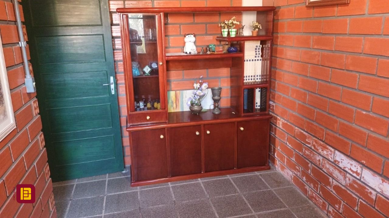 Casa com 327m², 5 quartos, 3 garagens, no bairro Ingleses do Rio Vermelho em Florianópolis