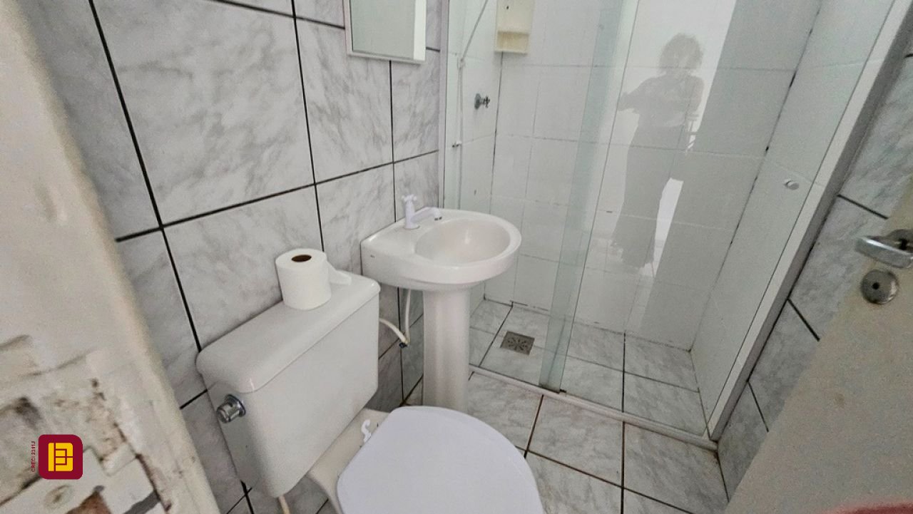 Casa com 470m², 5 quartos (sendo 1 suíte), 3 garagens, no bairro São João do Rio Vermelho em Florianópolis