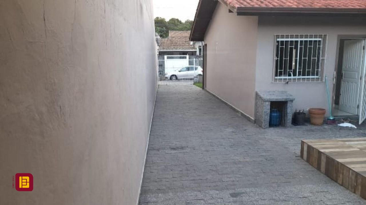 Casa com 105m², 2 quartos, 2 garagens, no bairro Ceniro Martins em São José
