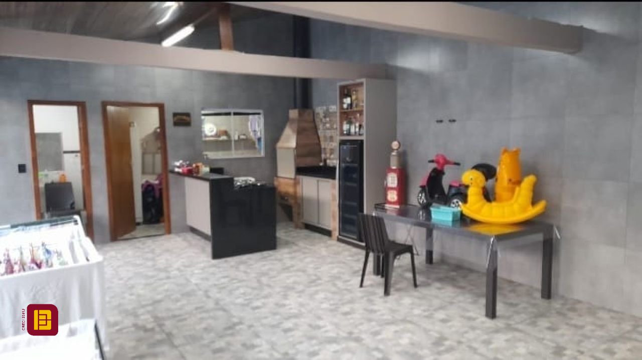 Casa com 105m², 2 quartos, 2 garagens, no bairro Ceniro Martins em São José