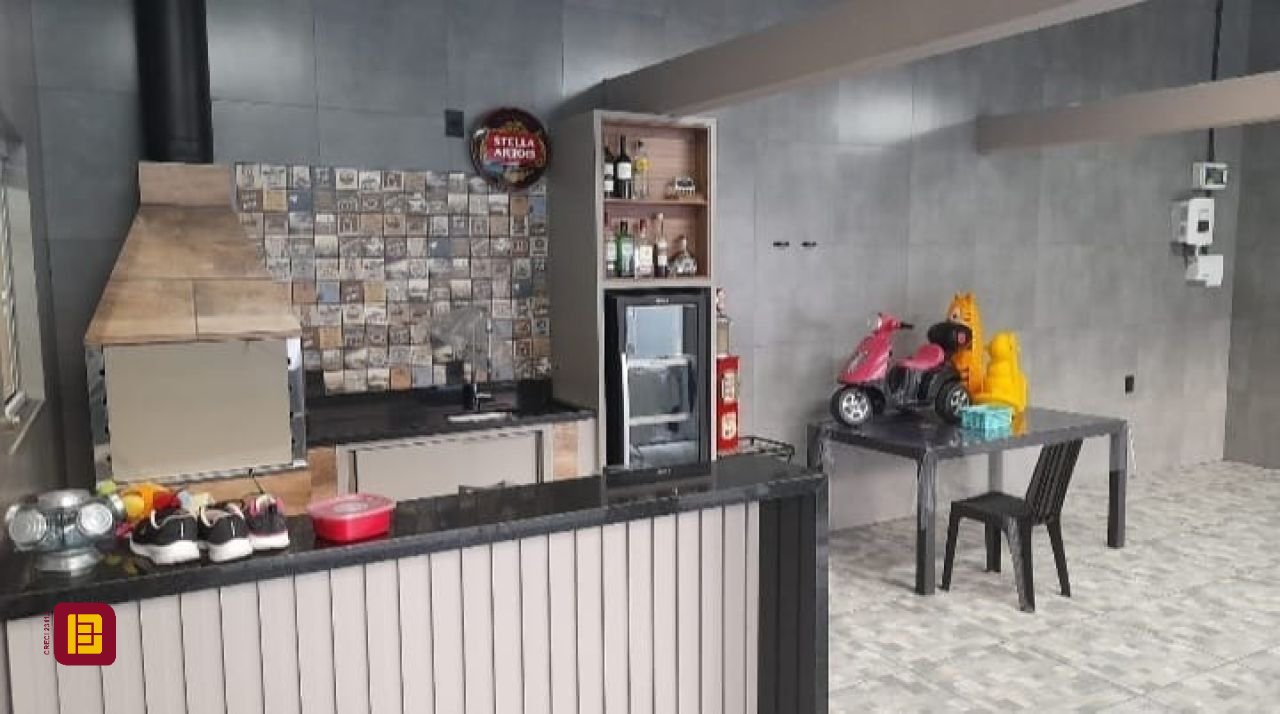 Casa com 105m², 2 quartos, 2 garagens, no bairro Ceniro Martins em São José