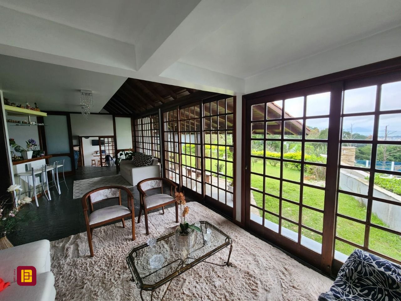 Casa de Condomínio com 302m², 4 quartos (sendo 1 suíte), 4 garagens, no bairro Bosque das Mansões em São José