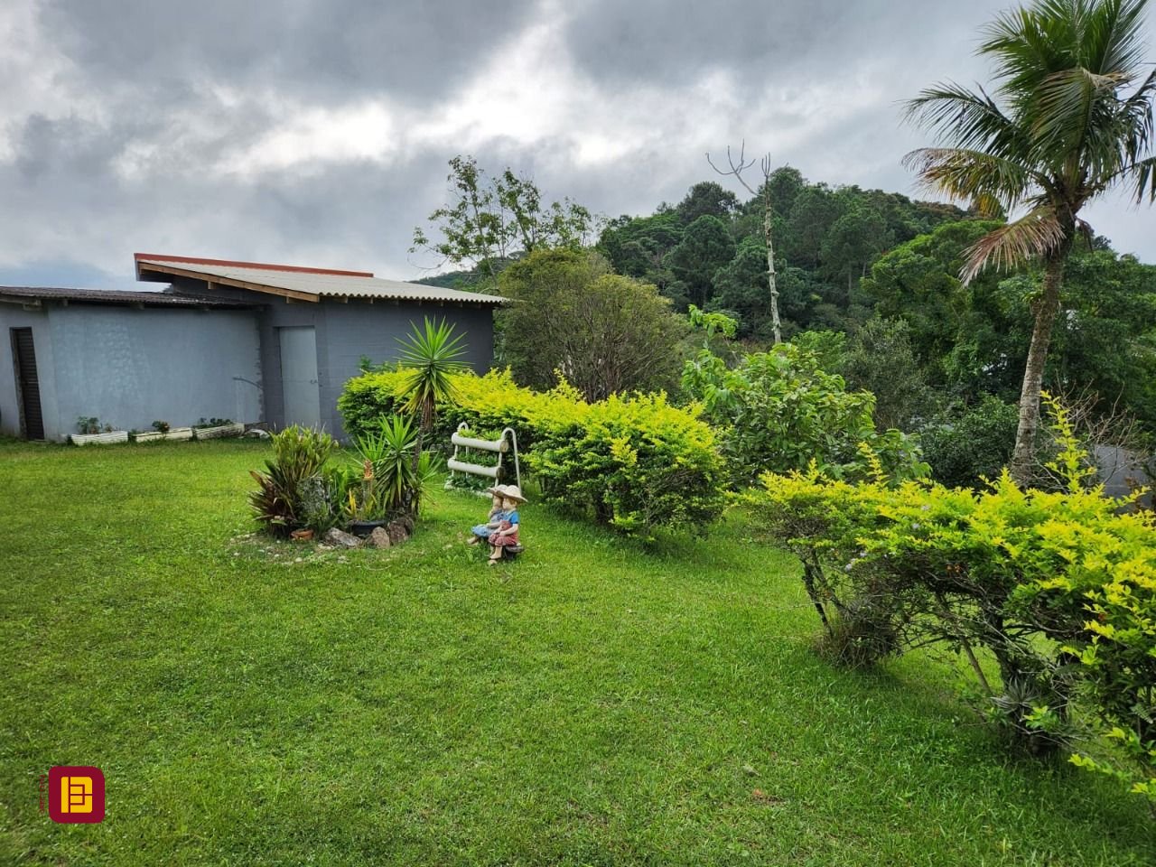Casa de Condomínio com 302m², 4 quartos (sendo 1 suíte), 4 garagens, no bairro Bosque das Mansões em São José