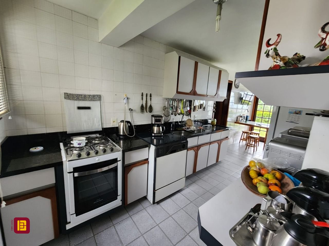 Casa de Condomínio com 302m², 4 quartos (sendo 1 suíte), 4 garagens, no bairro Bosque das Mansões em São José