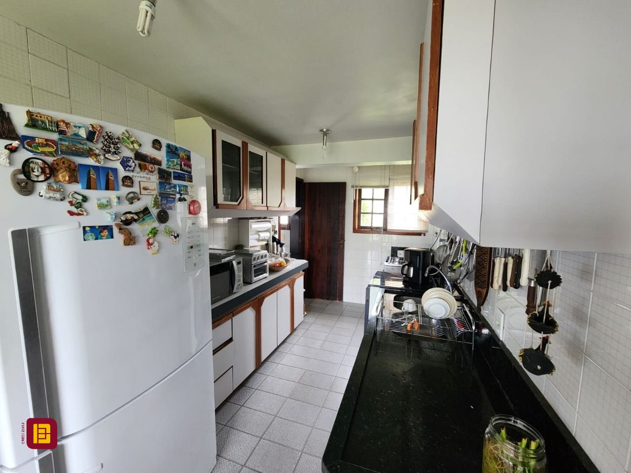 Casa de Condomínio com 302m², 4 quartos (sendo 1 suíte), 4 garagens, no bairro Bosque das Mansões em São José