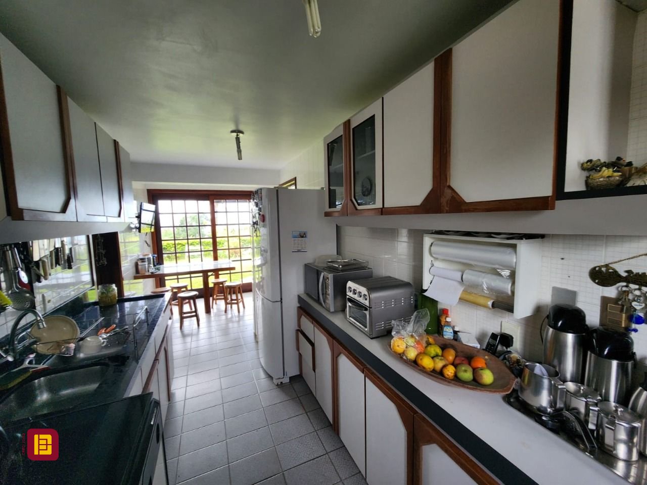 Casa de Condomínio com 302m², 4 quartos (sendo 1 suíte), 4 garagens, no bairro Bosque das Mansões em São José