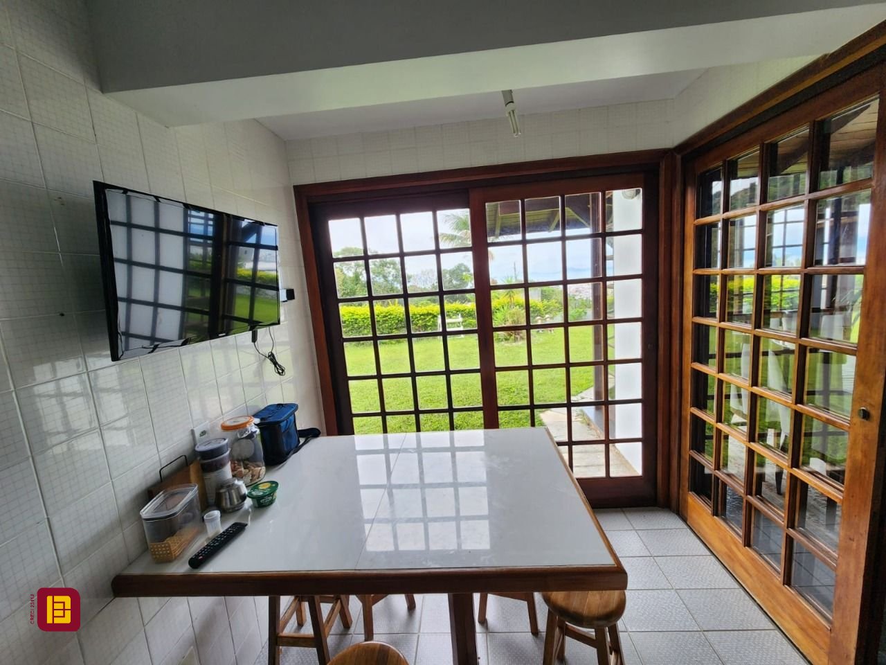 Casa de Condomínio com 302m², 4 quartos (sendo 1 suíte), 4 garagens, no bairro Bosque das Mansões em São José