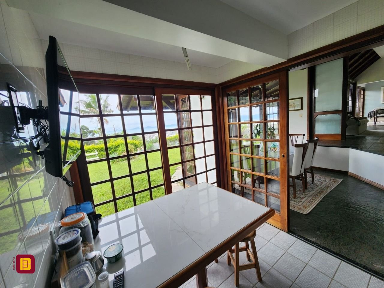 Casa de Condomínio com 302m², 4 quartos (sendo 1 suíte), 4 garagens, no bairro Bosque das Mansões em São José