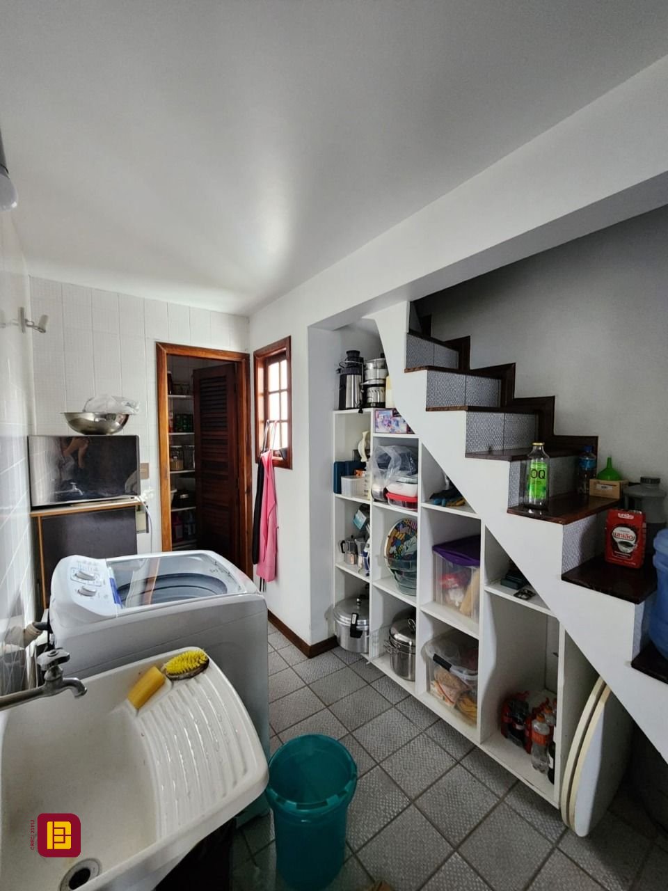 Casa de Condomínio com 302m², 4 quartos (sendo 1 suíte), 4 garagens, no bairro Bosque das Mansões em São José