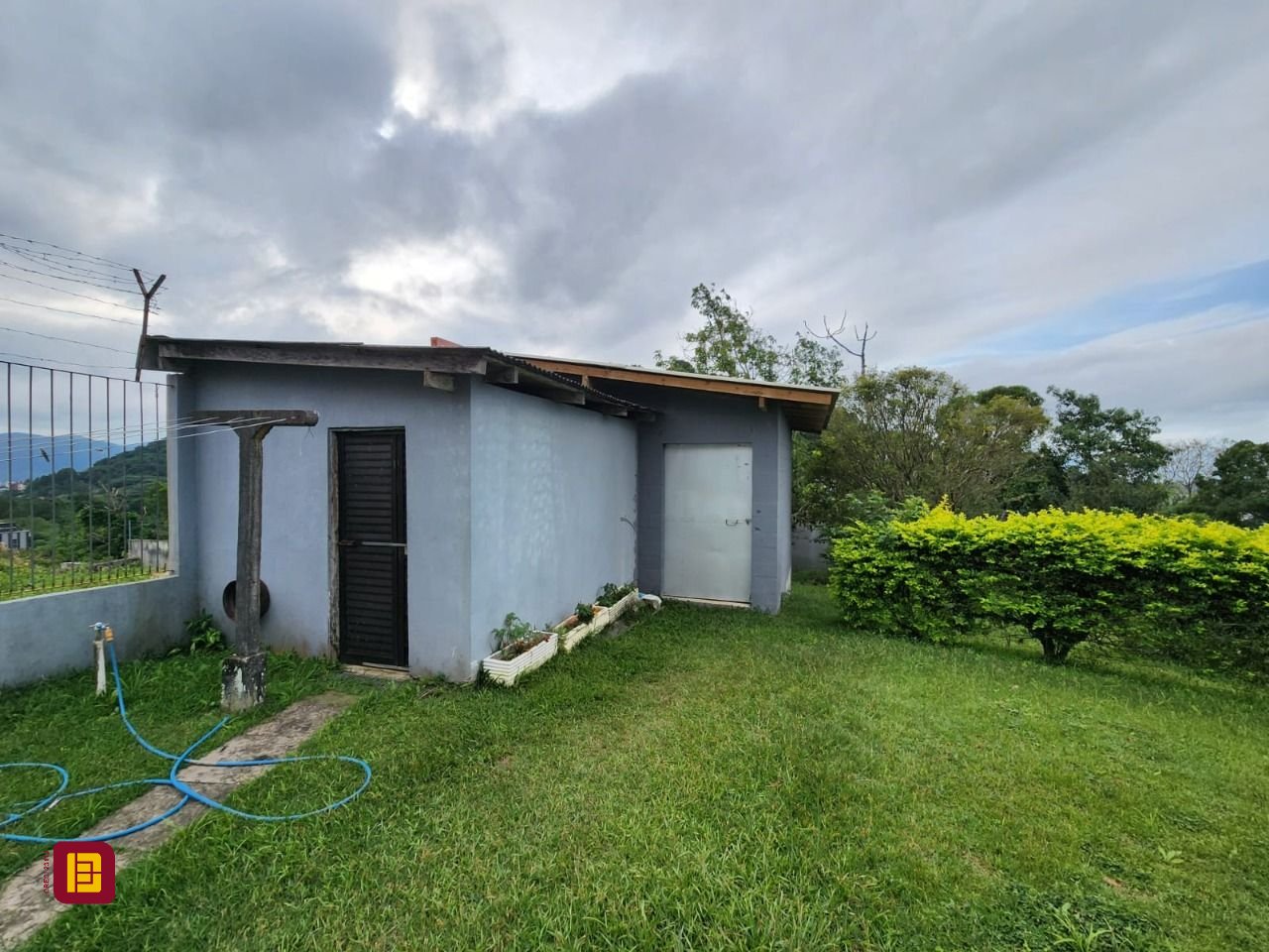 Casa de Condomínio com 302m², 4 quartos (sendo 1 suíte), 4 garagens, no bairro Bosque das Mansões em São José