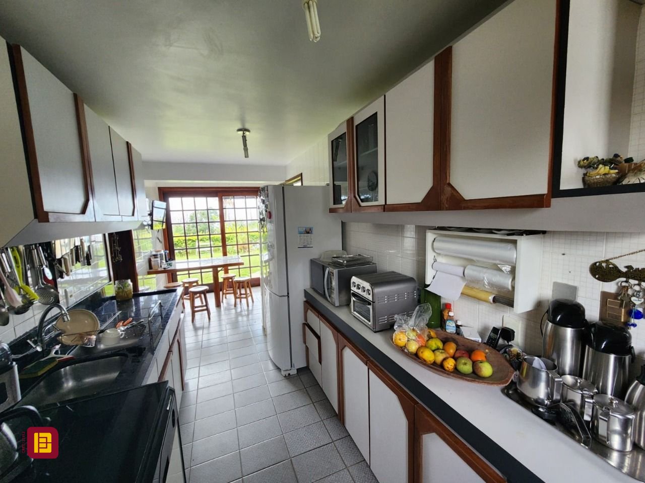 Casa de Condomínio com 302m², 4 quartos (sendo 1 suíte), 4 garagens, no bairro Bosque das Mansões em São José