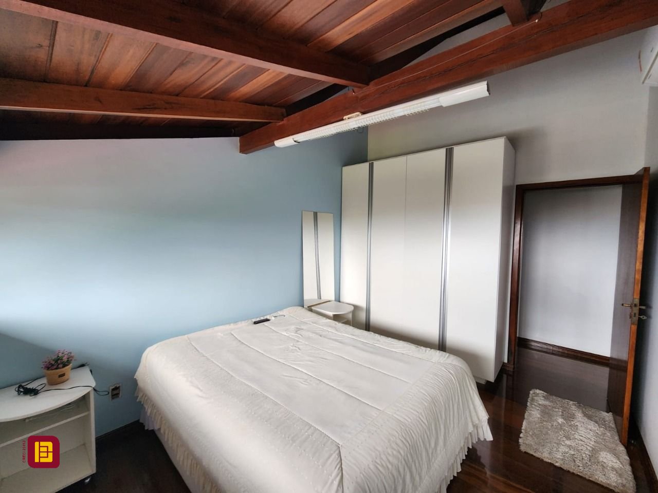 Casa de Condomínio com 302m², 4 quartos (sendo 1 suíte), 4 garagens, no bairro Bosque das Mansões em São José