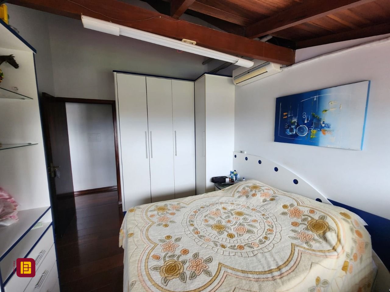 Casa de Condomínio com 302m², 4 quartos (sendo 1 suíte), 4 garagens, no bairro Bosque das Mansões em São José
