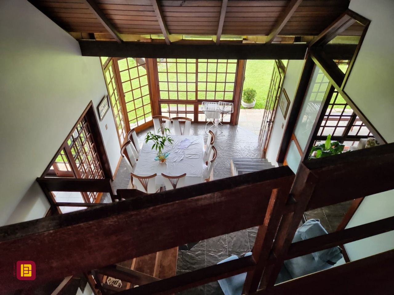 Casa de Condomínio com 302m², 4 quartos (sendo 1 suíte), 4 garagens, no bairro Bosque das Mansões em São José