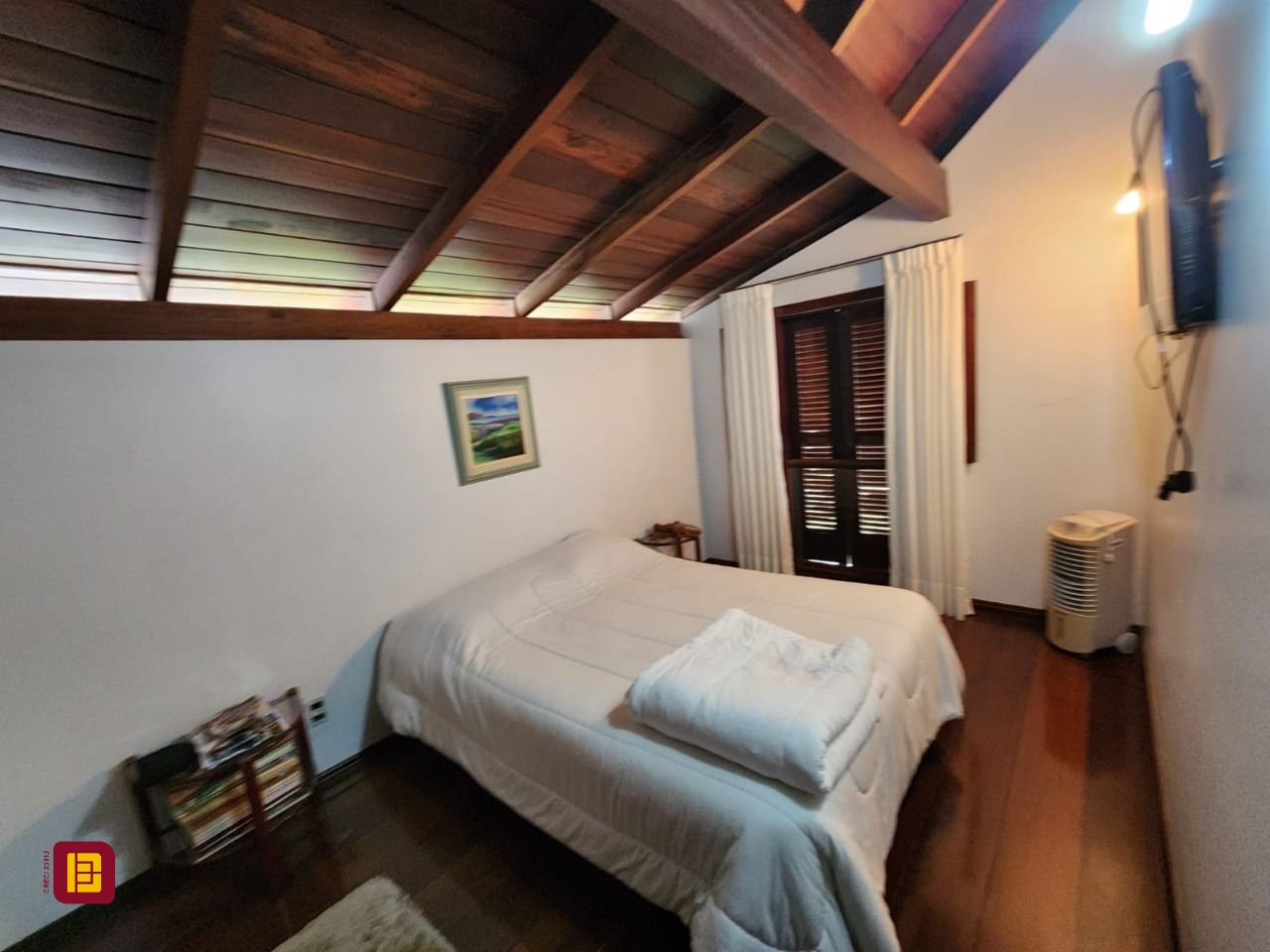 Casa de Condomínio com 302m², 4 quartos (sendo 1 suíte), 4 garagens, no bairro Bosque das Mansões em São José