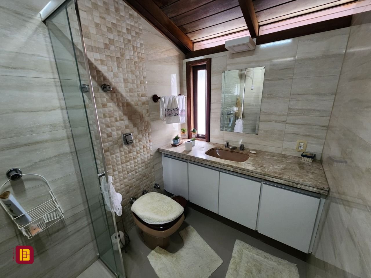 Casa de Condomínio com 302m², 4 quartos (sendo 1 suíte), 4 garagens, no bairro Bosque das Mansões em São José