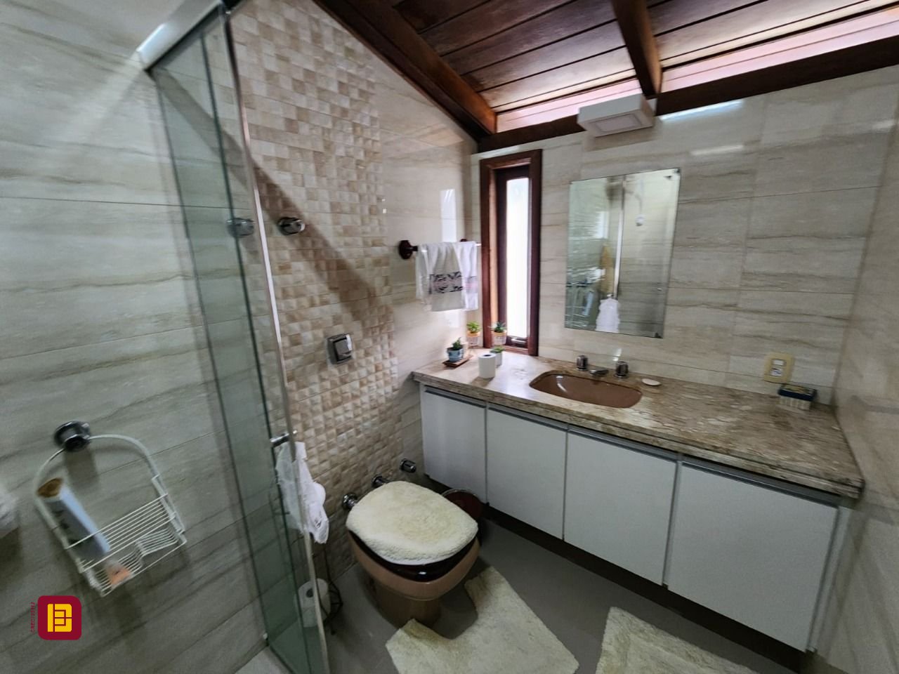 Casa de Condomínio com 302m², 4 quartos (sendo 1 suíte), 4 garagens, no bairro Bosque das Mansões em São José