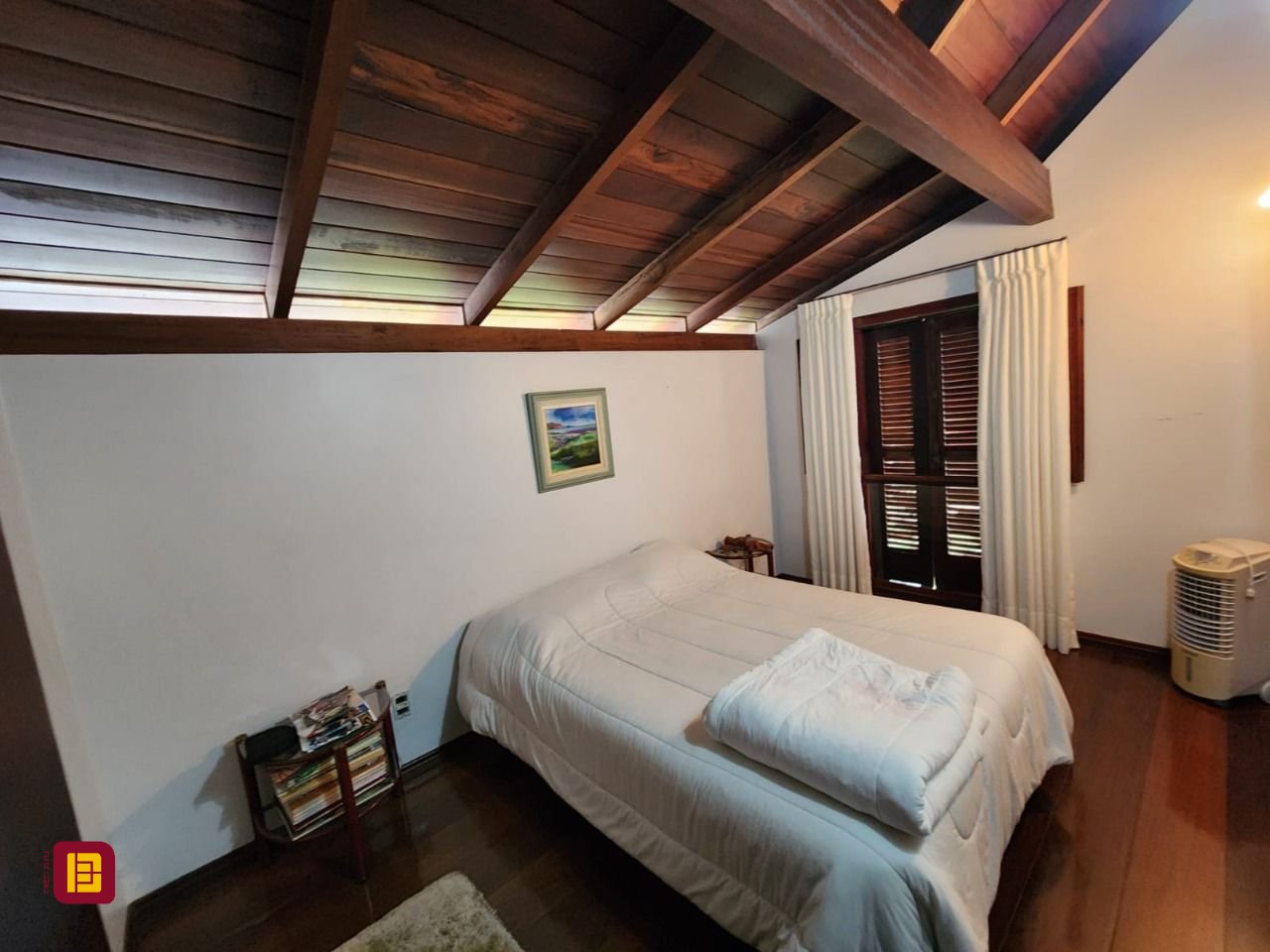 Casa de Condomínio com 302m², 4 quartos (sendo 1 suíte), 4 garagens, no bairro Bosque das Mansões em São José