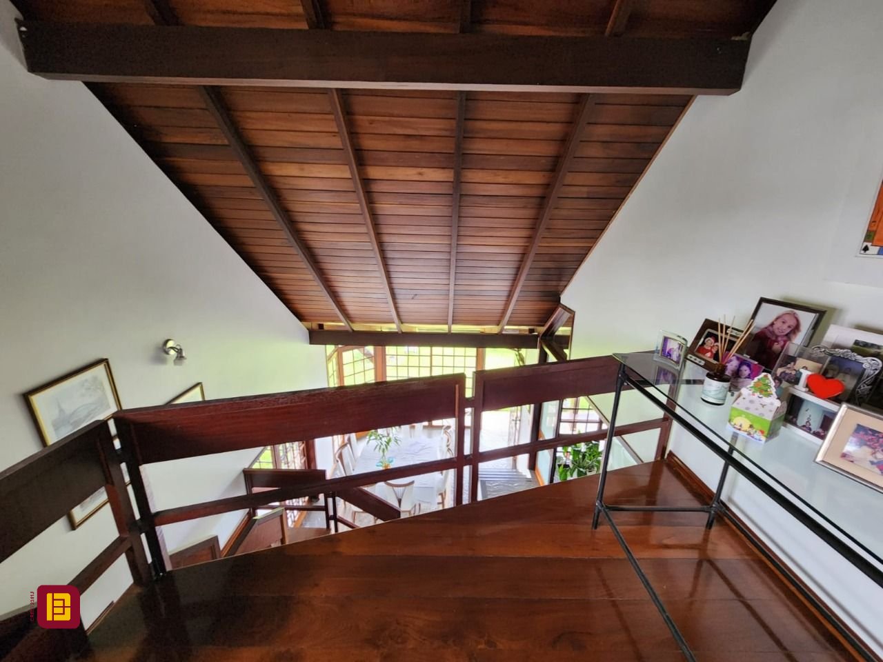 Casa de Condomínio com 302m², 4 quartos (sendo 1 suíte), 4 garagens, no bairro Bosque das Mansões em São José