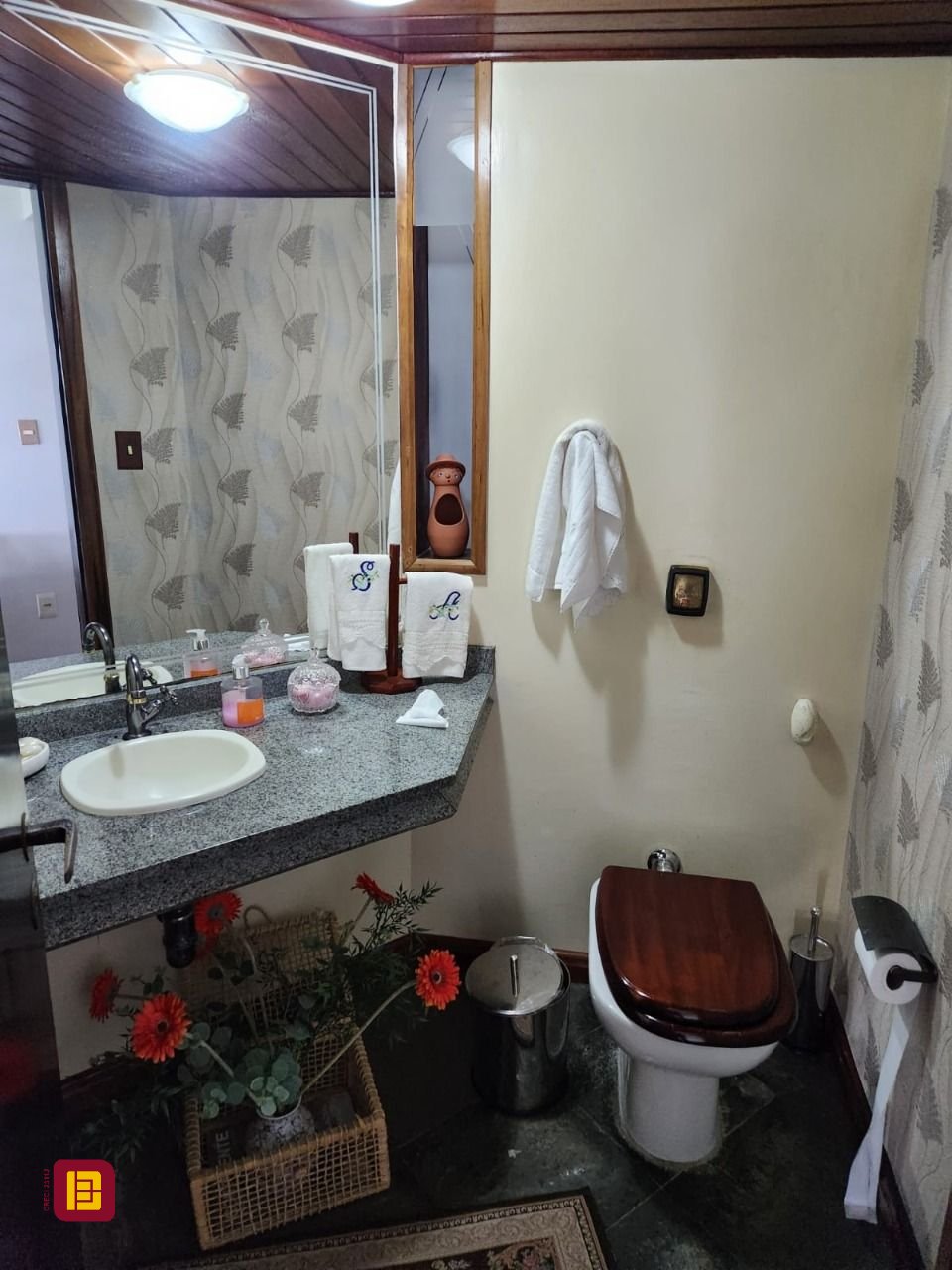 Casa de Condomínio com 302m², 4 quartos (sendo 1 suíte), 4 garagens, no bairro Bosque das Mansões em São José