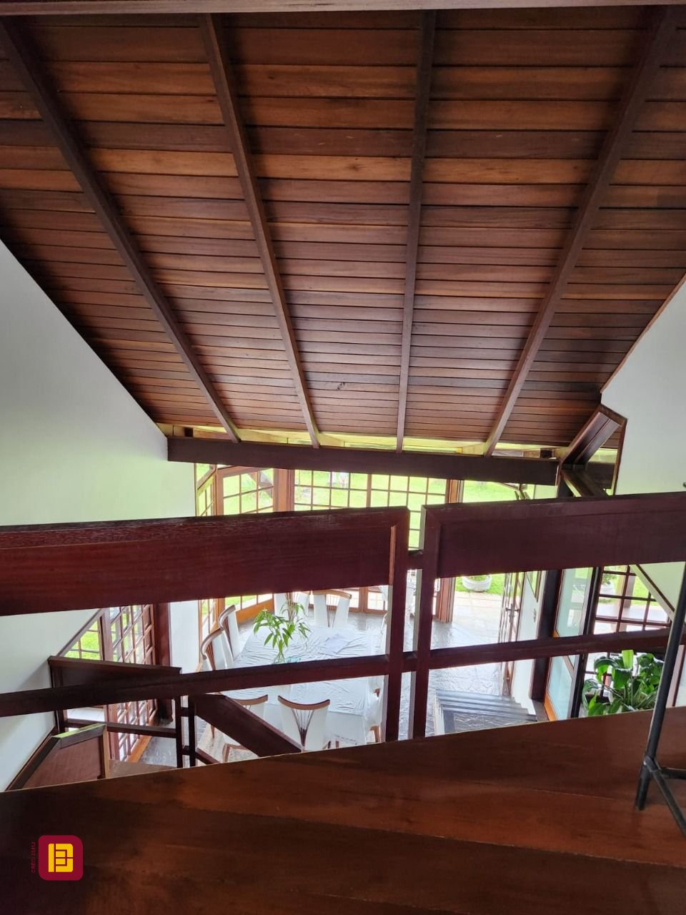 Casa de Condomínio com 302m², 4 quartos (sendo 1 suíte), 4 garagens, no bairro Bosque das Mansões em São José
