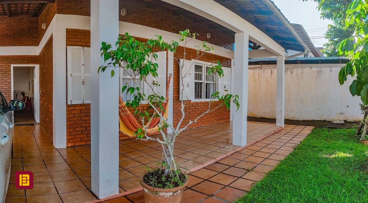 Casa com 127m², 3 quartos, 3 garagens, no bairro Canasvieiras em Florianópolis