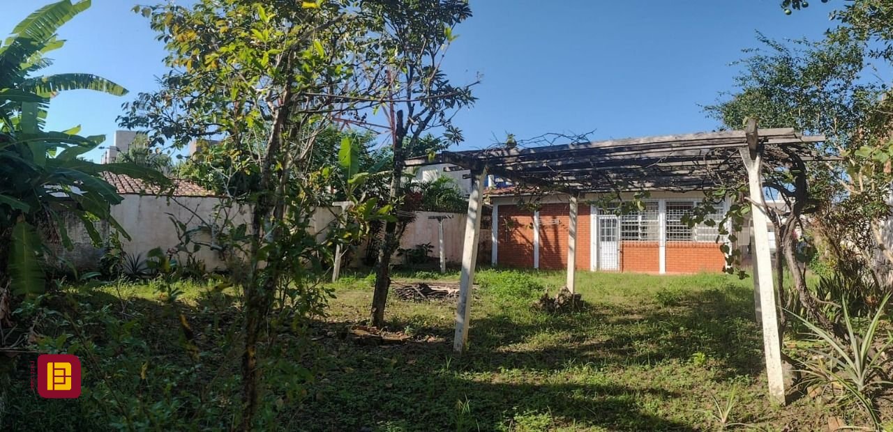 Casa com 127m², 3 quartos, 3 garagens, no bairro Canasvieiras em Florianópolis