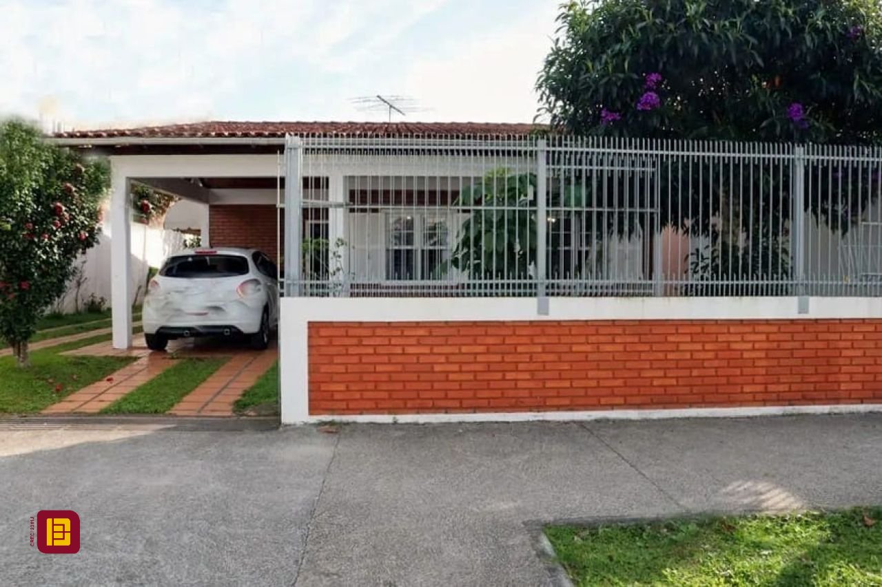 Casa com 127m², 3 quartos, 3 garagens, no bairro Canasvieiras em Florianópolis