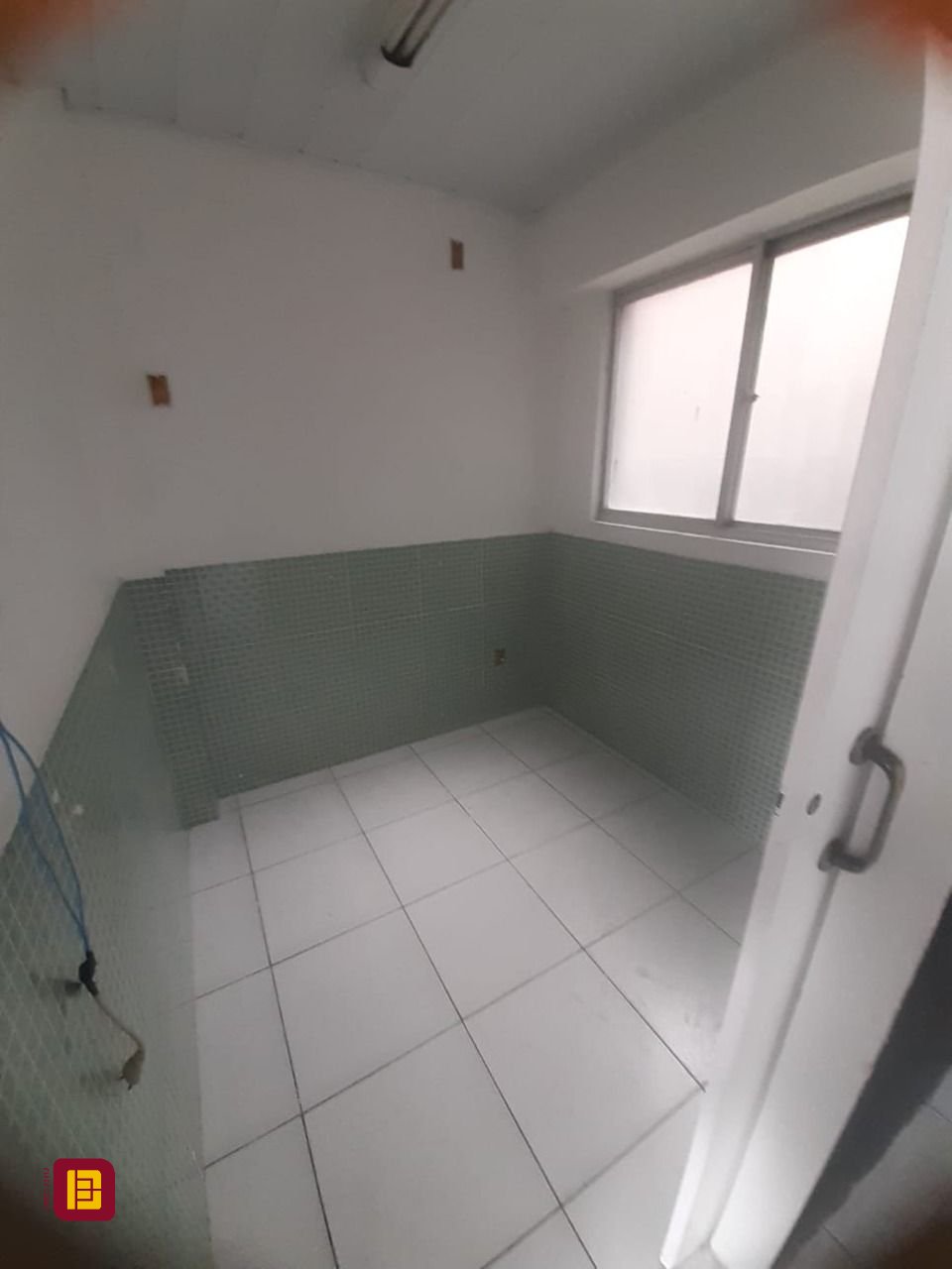 Loja com 130m², no bairro Kobrasol em São José