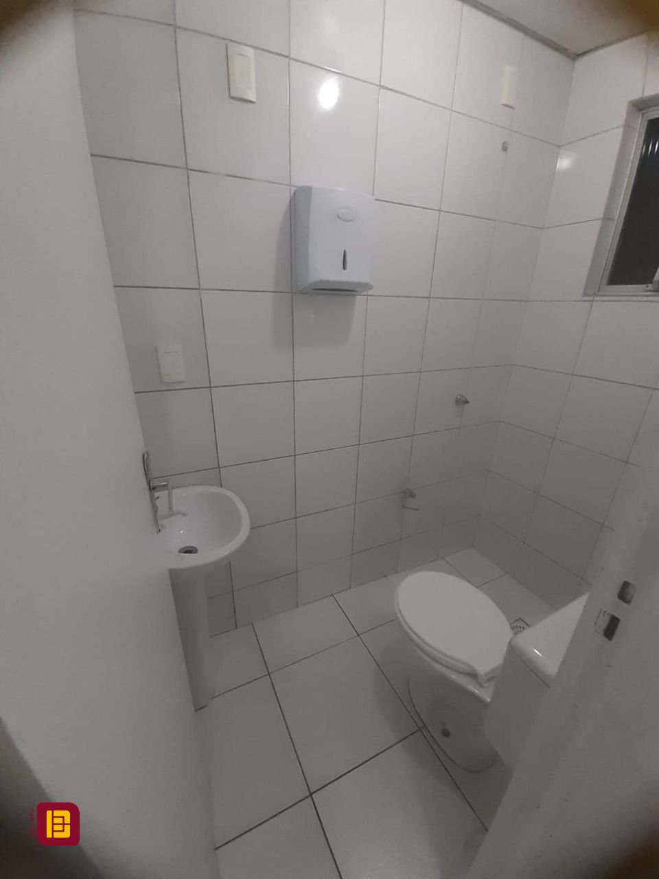 Loja com 130m², no bairro Kobrasol em São José