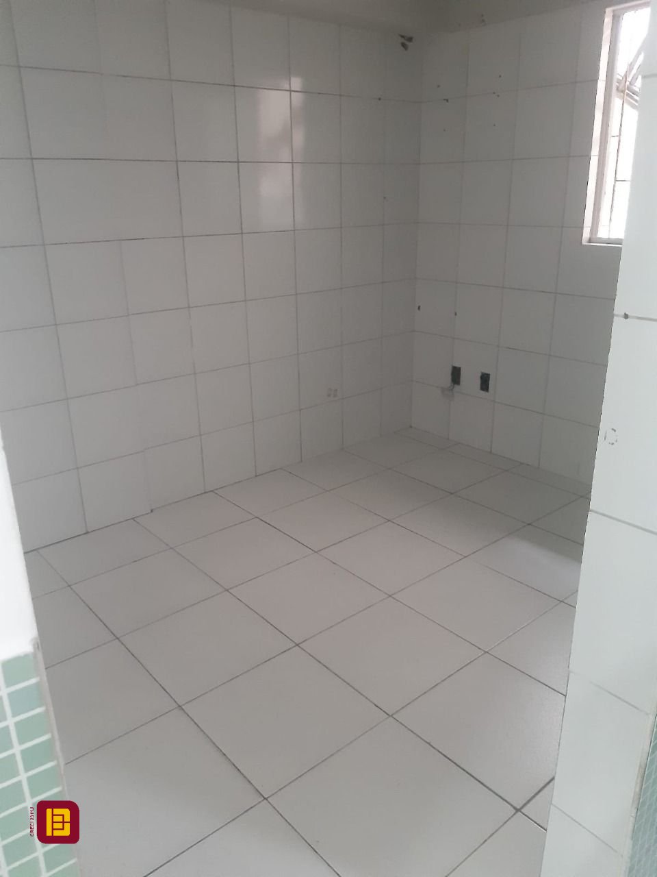 Loja com 130m², no bairro Kobrasol em São José