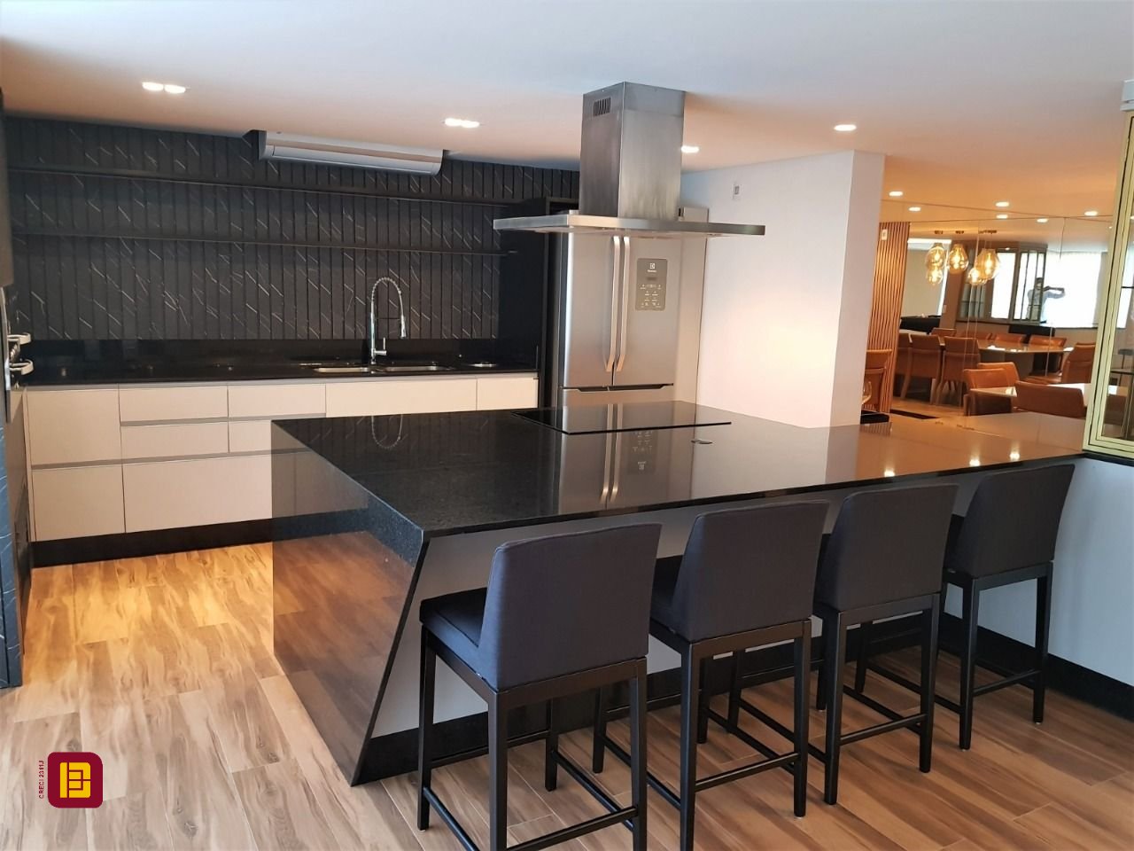 Apartamento com 92m², 4 quartos (sendo 1 suíte), 2 garagens, no bairro Kobrasol em São José