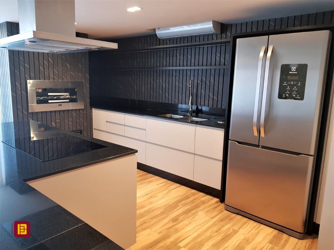 Apartamento com 92m², 4 quartos (sendo 1 suíte), 2 garagens, no bairro Kobrasol em São José